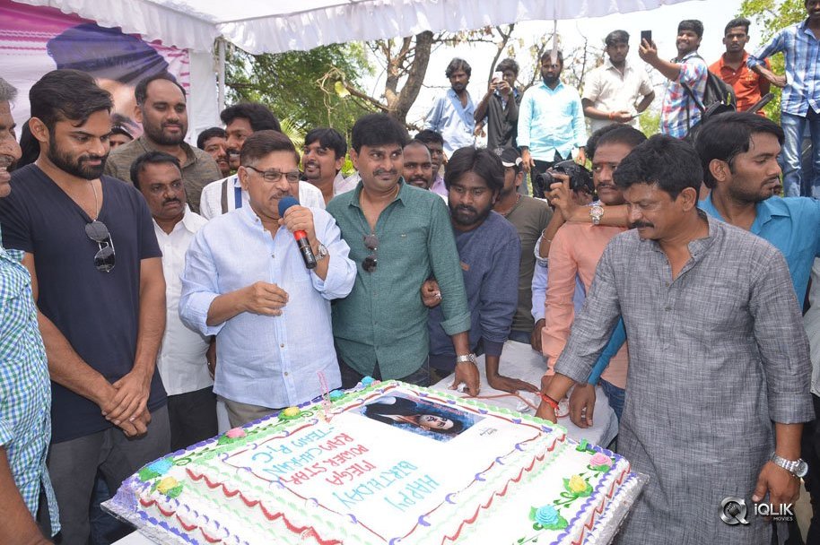 Ram-Charan-Birthday-Celebrations-At-Chiranjeevi-Blood-Bank
